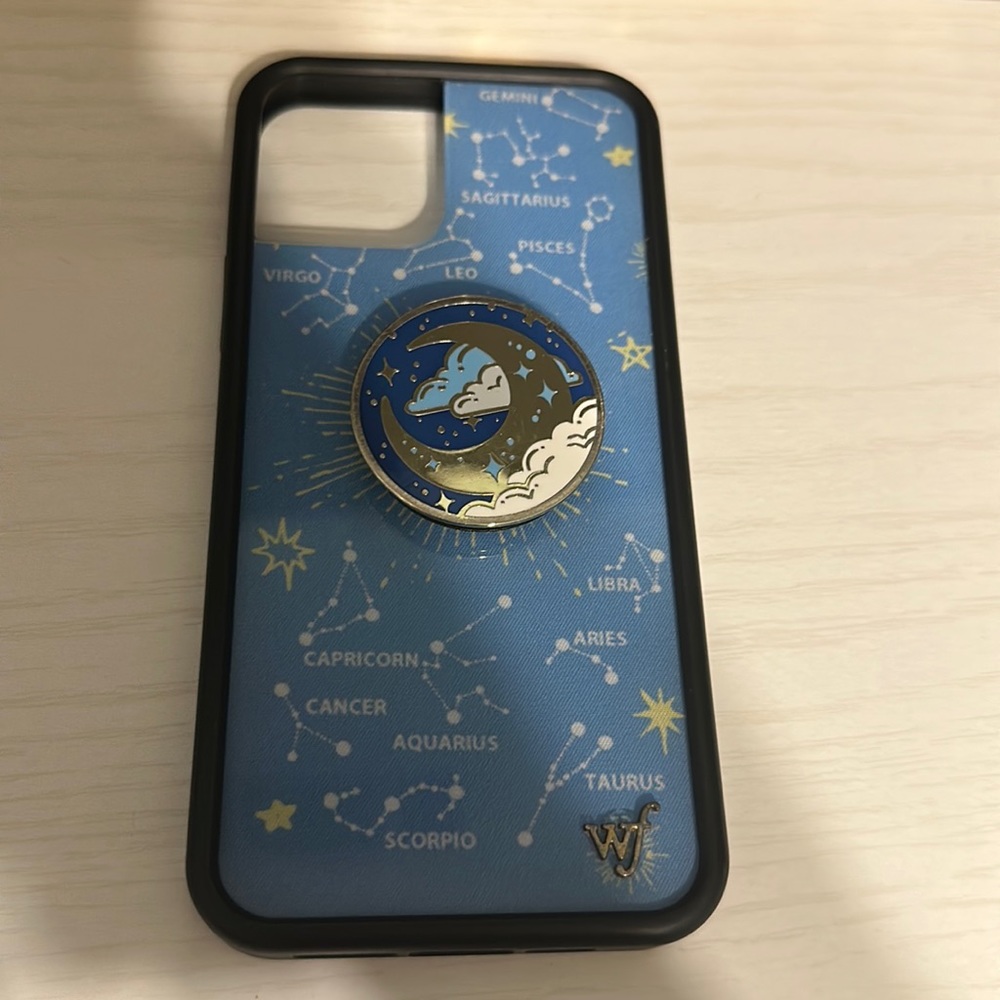 *SOLD* Wildflower 12pro case w/ pop socket